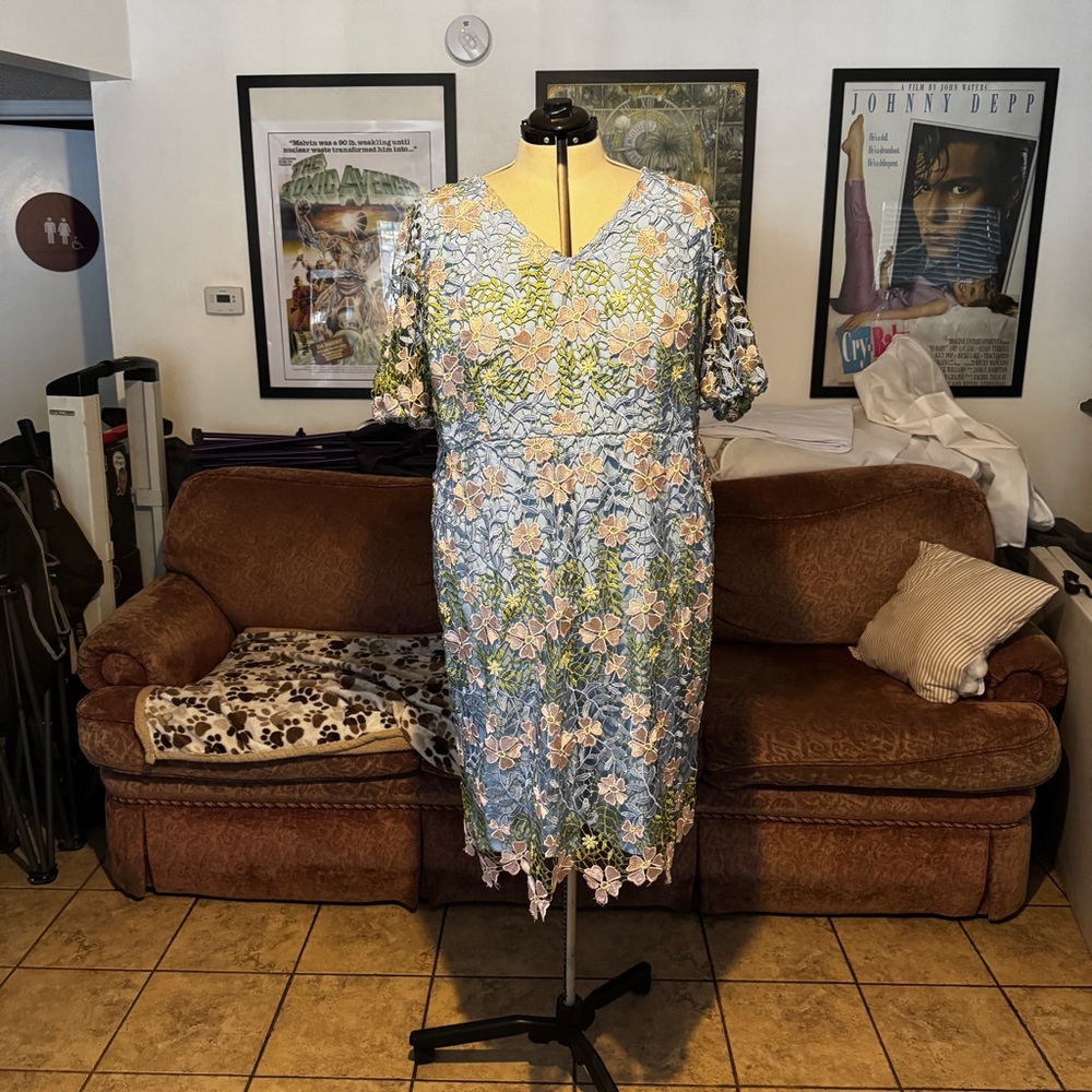 Elegant Lace Midi Dress in Blue and Green